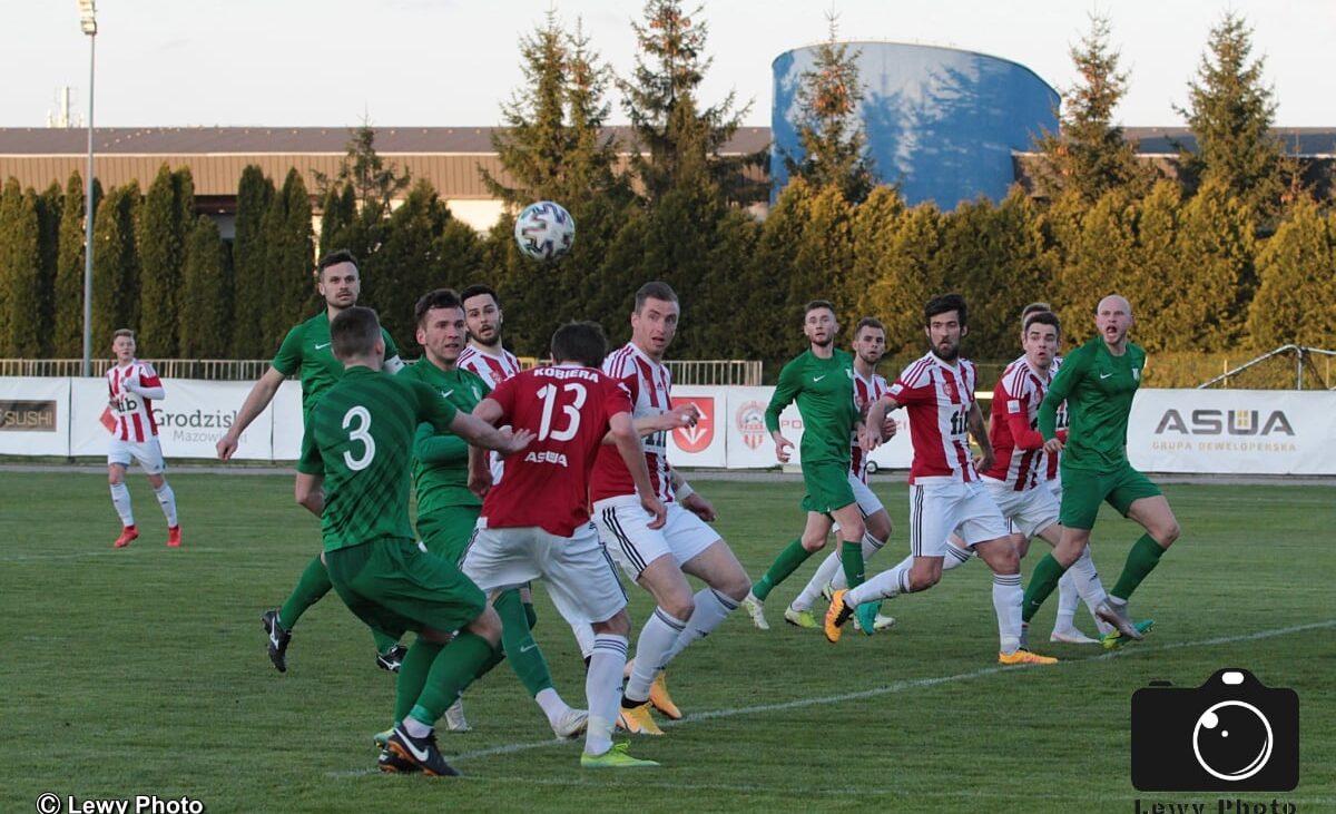 Lider pokonany!  |  Pogoń Grodzisk – Świt 1:2 (1:1) [ZDJĘCIA]