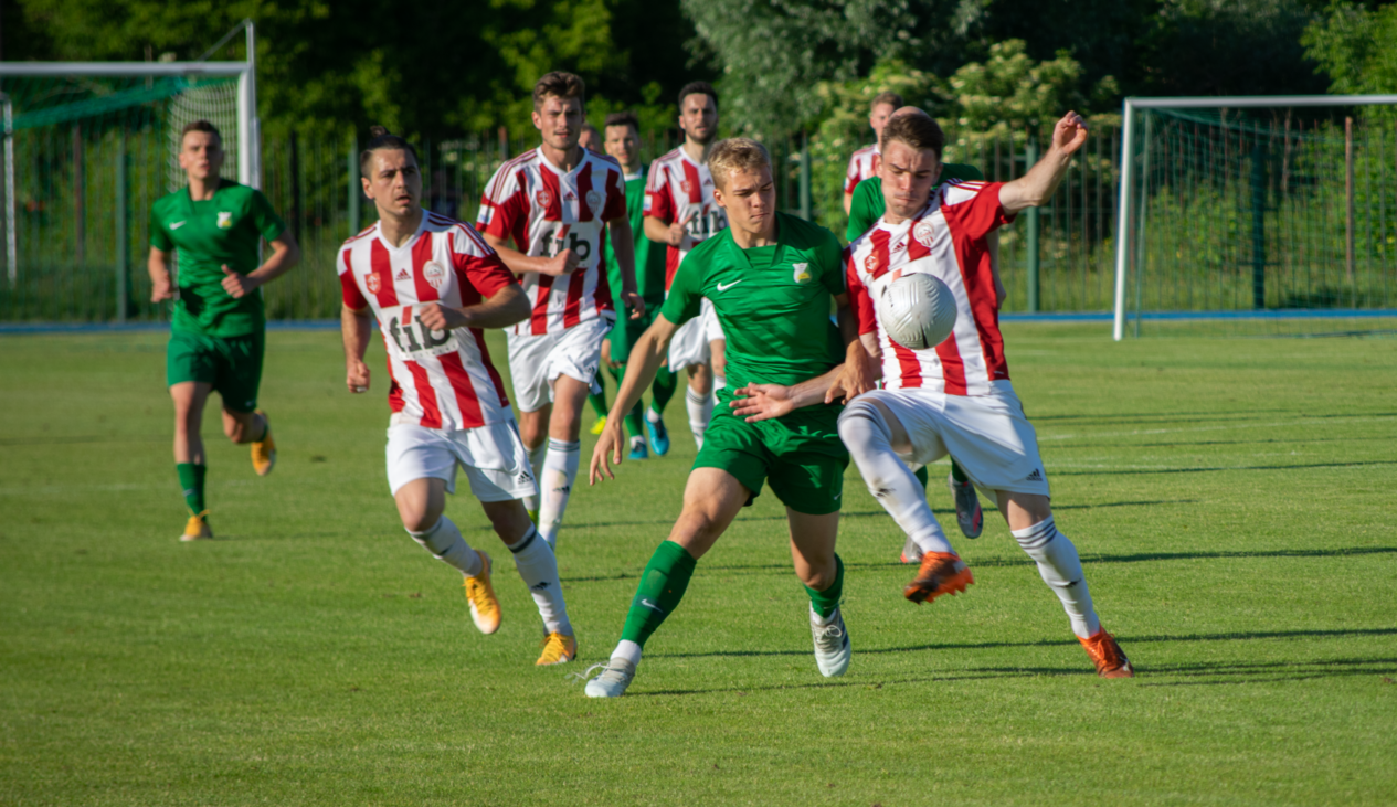 Świt wygrywa z Pogonią 3 raz!  |  Świt – Pogoń Grodzisk 2:1 (2:0)