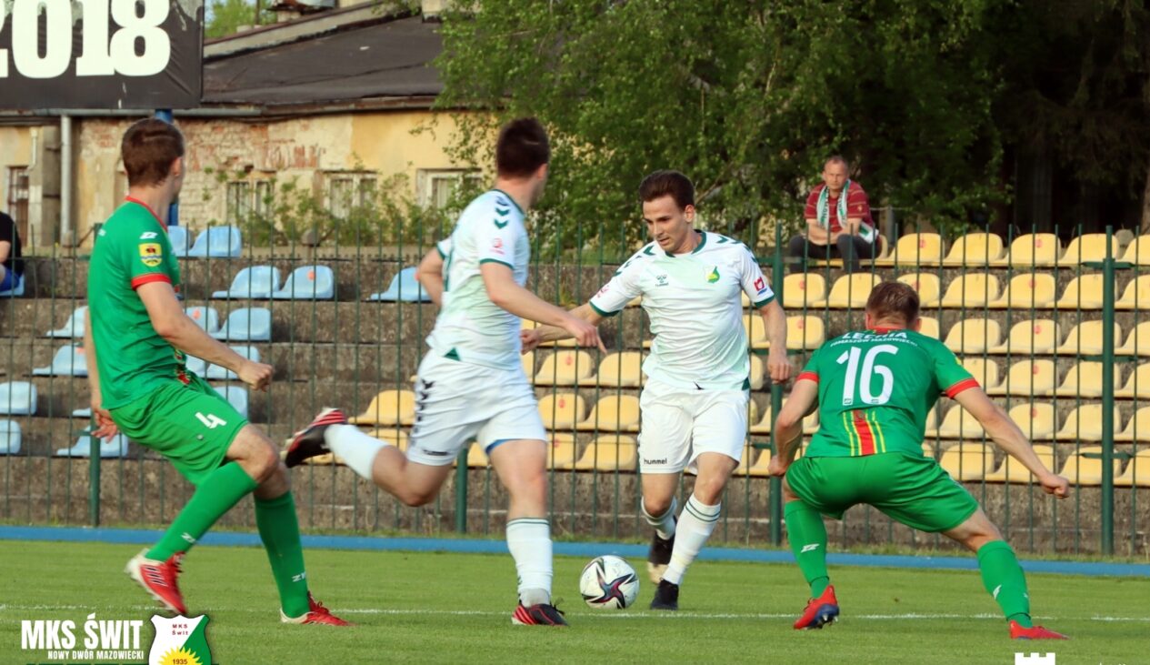 Pewne zwycięstwo  |  Świt – Lechia Tomaszów 2:0 (2:0)