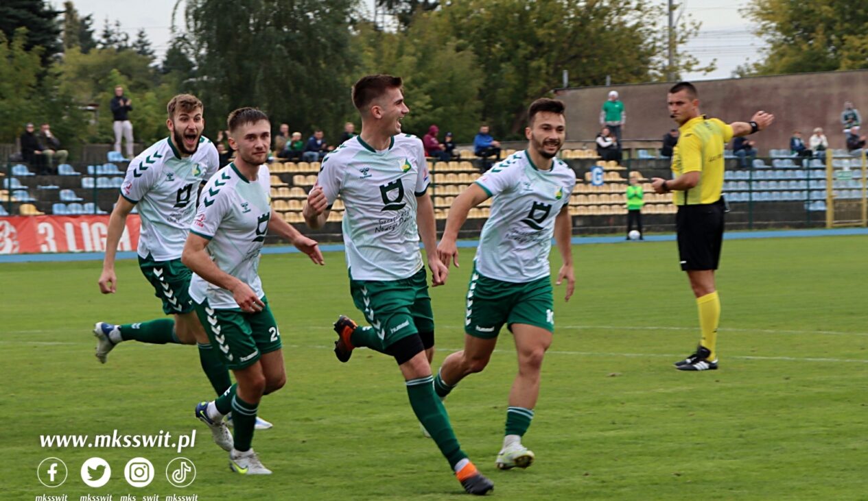 10. kolejka | Świt – Olimpia Zambrów 2:0 (1:0) [bramki, zdjęcia]